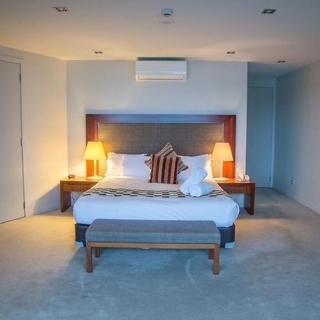 The Waterfront Suites - Heritage Collection ไปเฮีย ภายนอก รูปภาพ