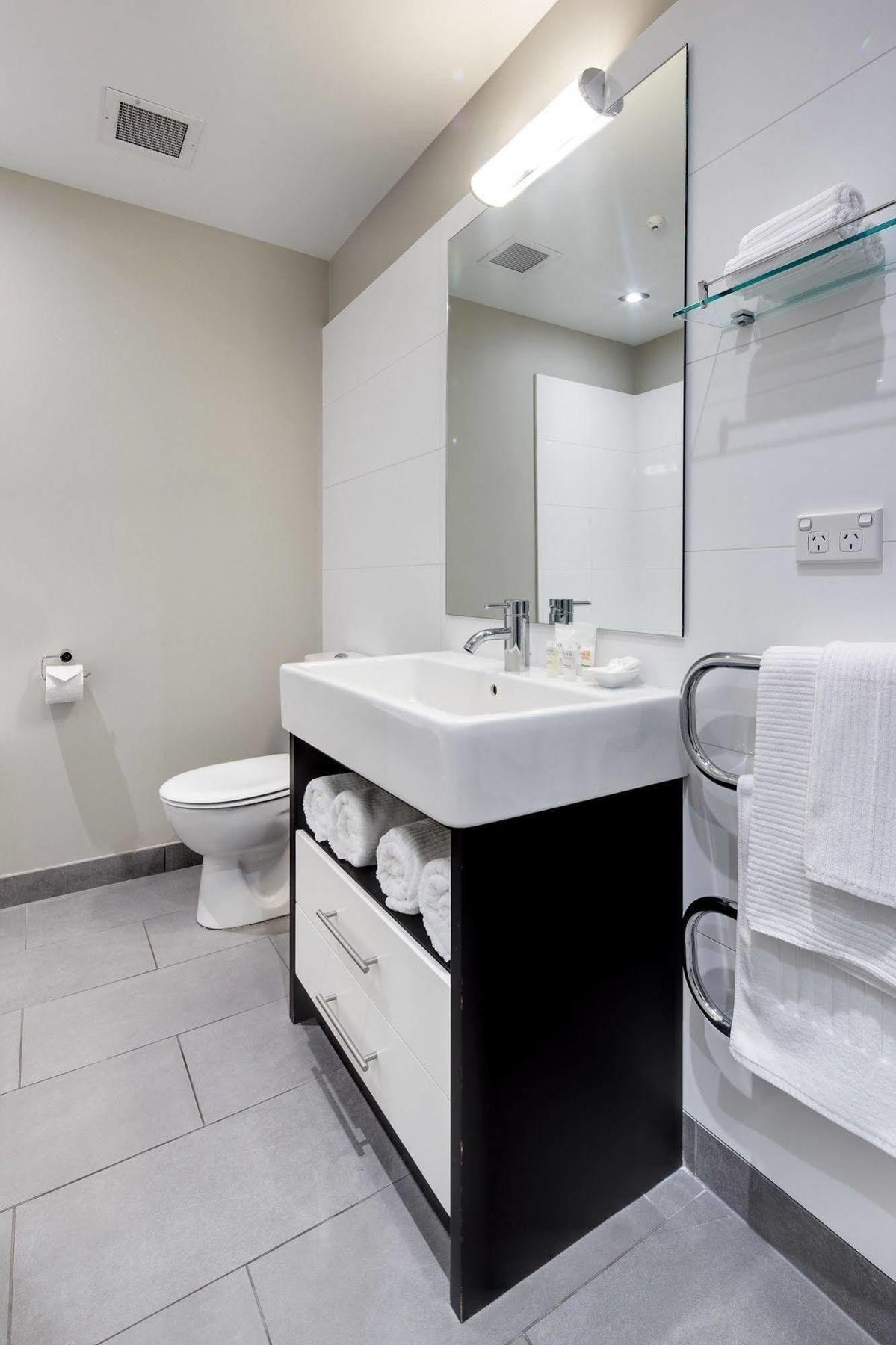 The Waterfront Suites - Heritage Collection ไปเฮีย ภายนอก รูปภาพ